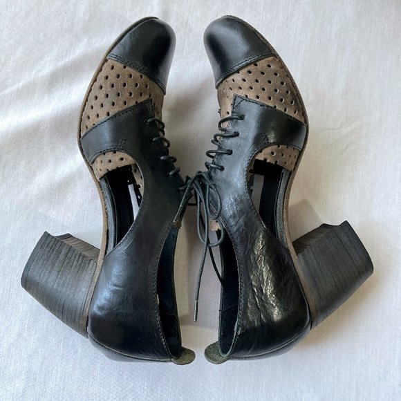 🎉 Gorgeous Italian RETRO VIBE Lace Up Oxford Heels in box Cap Toe 2 TONE US 8.5 - Picture 6 of 11